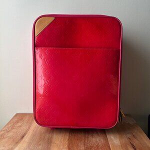 Louis Vuitton MONOGRAM VERNIS Pegase 45 Pink